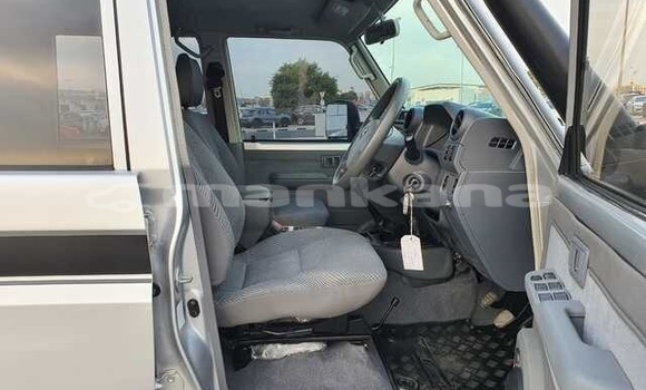 Buy Used Toyota Land Cruiser Silver Car in Tkibuli in Imereti Buy Used Toyota Land Cruiser Silver Car in Tkibuli in Imereti