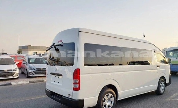 Buy Used Toyota Hiace White Car in Tbilisi in Tbilisi Buy Used Toyota Hiace White Car in Tbilisi in Tbilisi