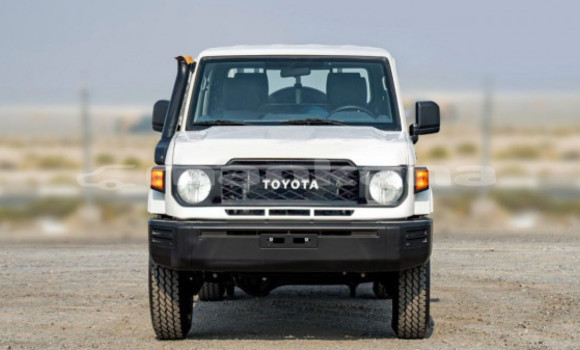 Buy Used Toyota Land Cruiser White Car in Tbilisi in Tbilisi Buy Used Toyota Land Cruiser White Car in Tbilisi in Tbilisi