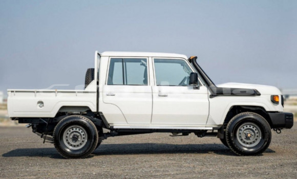 Buy Used Toyota Land Cruiser White Car in Tbilisi in Tbilisi Buy Used Toyota Land Cruiser White Car in Tbilisi in Tbilisi