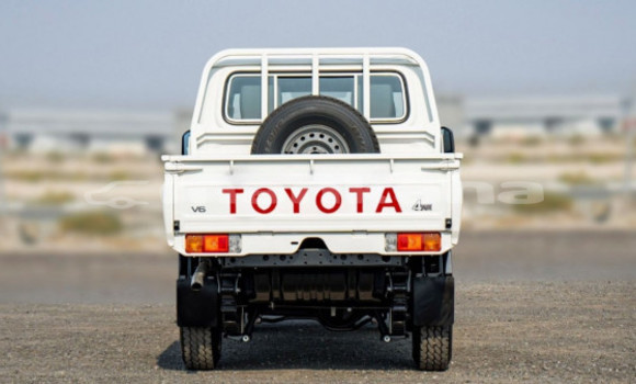 Buy Used Toyota Land Cruiser White Car in Tbilisi in Tbilisi Buy Used Toyota Land Cruiser White Car in Tbilisi in Tbilisi