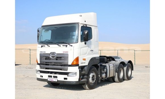 Buy Import Hino 300 Series White Truck in Import - Dubai in Abhasia