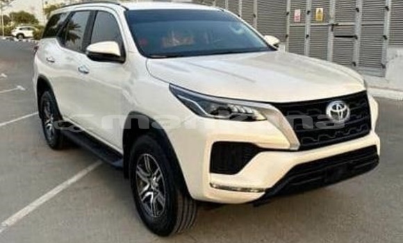 Buy Used Toyota Fortuner White Car in Tbilisi in Tbilisi