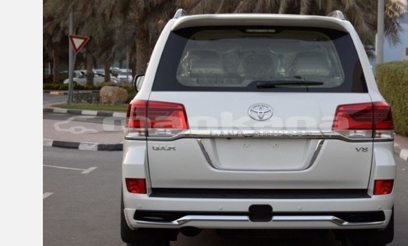 Buy Used Toyota Land Cruiser White Car in Tbilisi in Tbilisi Buy Used Toyota Land Cruiser White Car in Tbilisi in Tbilisi