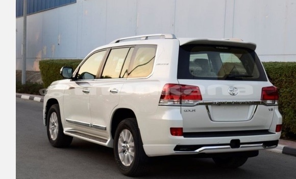 Buy Used Toyota Land Cruiser White Car in Tbilisi in Tbilisi Buy Used Toyota Land Cruiser White Car in Tbilisi in Tbilisi