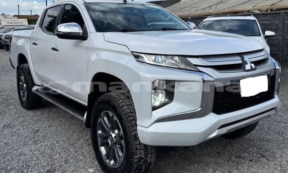 Buy Used Mitsubishi L200 White Car in Tbilisi in Tbilisi