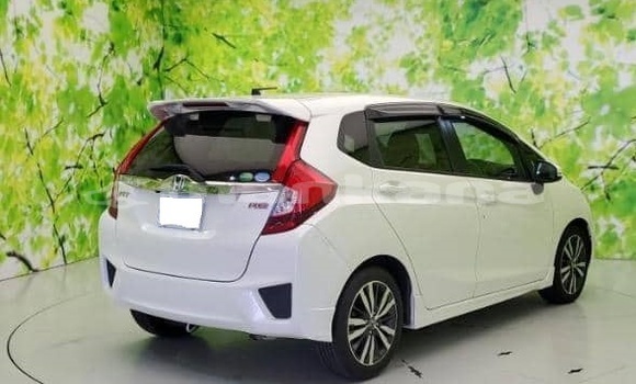 Buy Used Honda FIT White Car in Tbilisi in Tbilisi Buy Used Honda FIT White Car in Tbilisi in Tbilisi