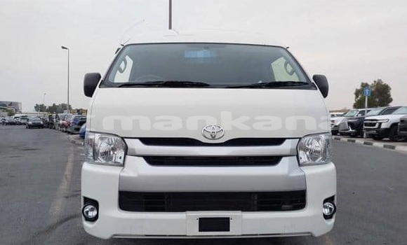 Buy Used Toyota Hiace White Car in Tbilisi in Tbilisi