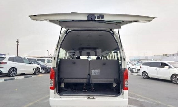 Buy Used Toyota Hiace White Car in Tbilisi in Tbilisi Buy Used Toyota Hiace White Car in Tbilisi in Tbilisi