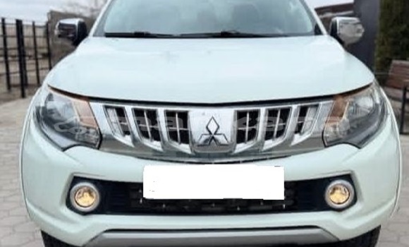 Buy Used Mitsubishi L200 White Car in Tbilisi in Tbilisi