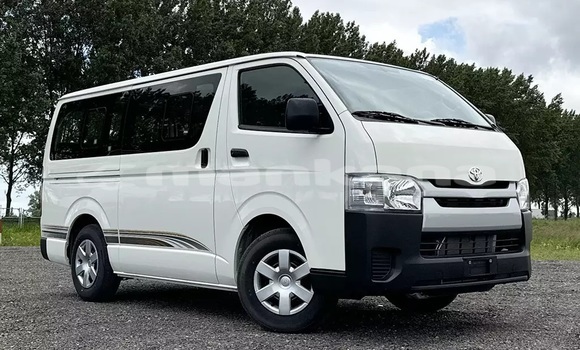 Buy Used Toyota HiAce White Truck in Import - Dubai in Abhasia