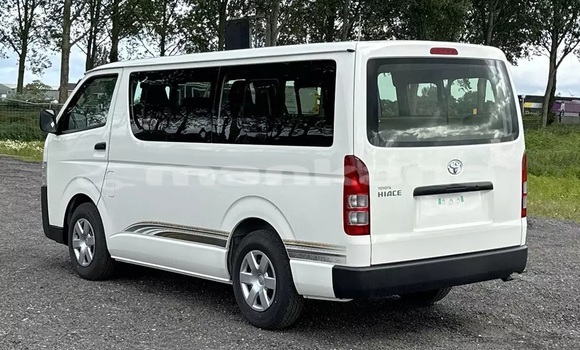 Buy Used Toyota HiAce White Truck in Import - Dubai in Abhasia Buy Used Toyota HiAce White Truck in Import - Dubai in Abhasia