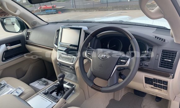 Buy Used Toyota Land Cruiser White Car in Tbilisi in Tbilisi Buy Used Toyota Land Cruiser White Car in Tbilisi in Tbilisi