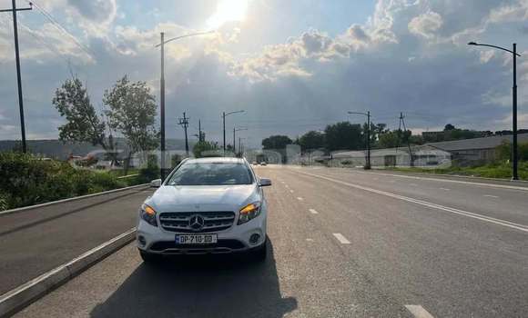 Buy Used Mercedes-Benz GLA-klasse White Car in Tbilisi in Tbilisi