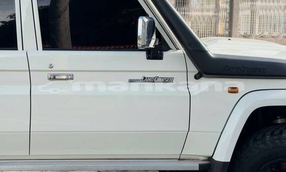 Buy Used Toyota Land Cruiser White Car in Tbilisi in Tbilisi Buy Used Toyota Land Cruiser White Car in Tbilisi in Tbilisi