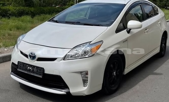 Buy Used Toyota Prius White Car in Tbilisi in Tbilisi Buy Used Toyota Prius White Car in Tbilisi in Tbilisi