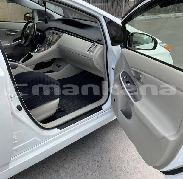 Big with watermark toyota prius tbilisi tbilisi 8303