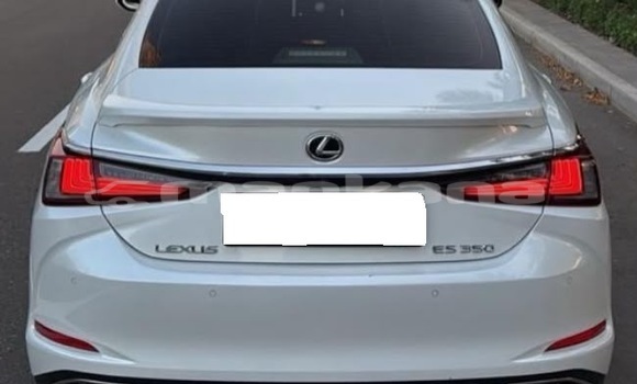 Buy Used Lexus ES White Car in Tbilisi in Tbilisi Buy Used Lexus ES White Car in Tbilisi in Tbilisi