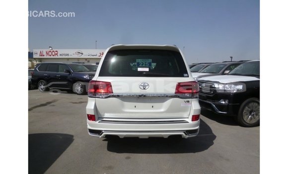 Buy Import Toyota Land Cruiser White Car in Import - Dubai in Abhasia Buy Import Toyota Land Cruiser White Car in Import - Dubai in Abhasia