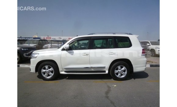 Buy Import Toyota Land Cruiser White Car in Import - Dubai in Abhasia Buy Import Toyota Land Cruiser White Car in Import - Dubai in Abhasia