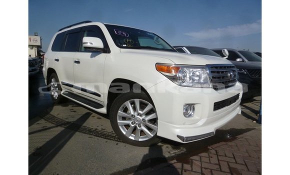 Buy Import Toyota Land Cruiser White Car in Import - Dubai in Abhasia Buy Import Toyota Land Cruiser White Car in Import - Dubai in Abhasia