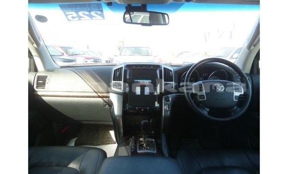 Buy Import Toyota Land Cruiser White Car in Import - Dubai in Abhasia Buy Import Toyota Land Cruiser White Car in Import - Dubai in Abhasia