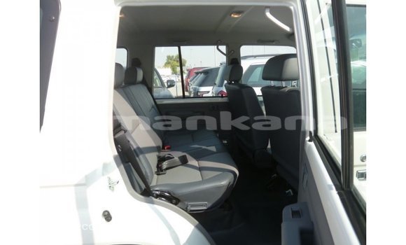 Buy Import Toyota Land Cruiser White Car in Import - Dubai in Abhasia Buy Import Toyota Land Cruiser White Car in Import - Dubai in Abhasia