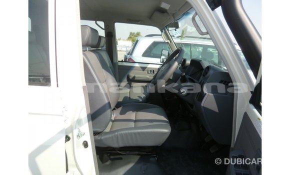 Buy Import Toyota Land Cruiser White Car in Import - Dubai in Abhasia Buy Import Toyota Land Cruiser White Car in Import - Dubai in Abhasia