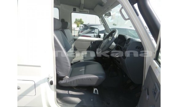 Buy Import Toyota Land Cruiser White Car in Import - Dubai in Abhasia Buy Import Toyota Land Cruiser White Car in Import - Dubai in Abhasia