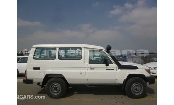 Buy Import Toyota Land Cruiser White Car in Import - Dubai in Abhasia Buy Import Toyota Land Cruiser White Car in Import - Dubai in Abhasia