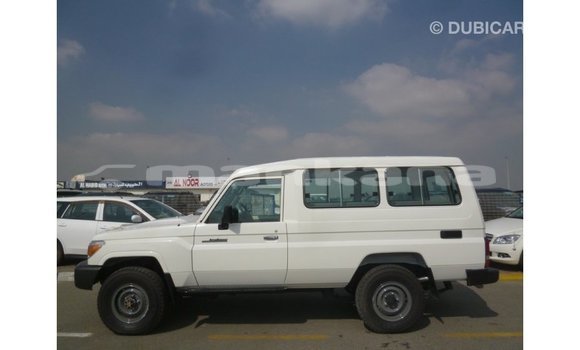 Buy Import Toyota Land Cruiser White Car in Import - Dubai in Abhasia Buy Import Toyota Land Cruiser White Car in Import - Dubai in Abhasia