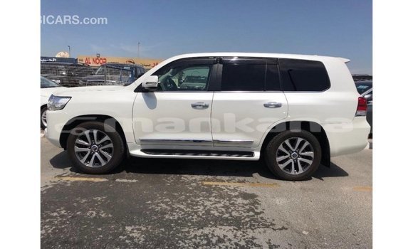 Buy Import Toyota Land Cruiser White Car in Import - Dubai in Abhasia Buy Import Toyota Land Cruiser White Car in Import - Dubai in Abhasia