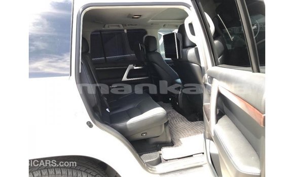 Buy Import Toyota Land Cruiser White Car in Import - Dubai in Abhasia Buy Import Toyota Land Cruiser White Car in Import - Dubai in Abhasia