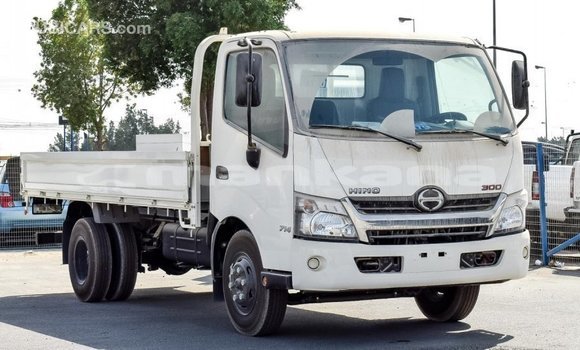Buy Import Hino 300 Series White Truck in Import - Dubai in Abhasia