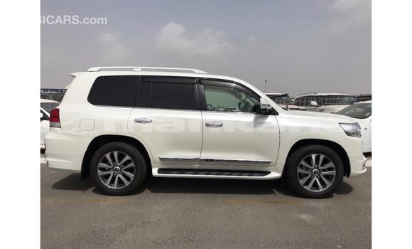 Buy Import Toyota Land Cruiser White Car in Import - Dubai in Abhasia Buy Import Toyota Land Cruiser White Car in Import - Dubai in Abhasia