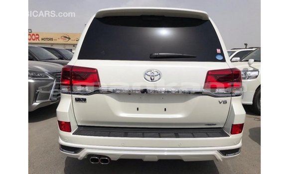 Buy Import Toyota Land Cruiser White Car in Import - Dubai in Abhasia Buy Import Toyota Land Cruiser White Car in Import - Dubai in Abhasia