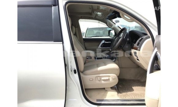 Buy Import Toyota Land Cruiser White Car in Import - Dubai in Abhasia Buy Import Toyota Land Cruiser White Car in Import - Dubai in Abhasia